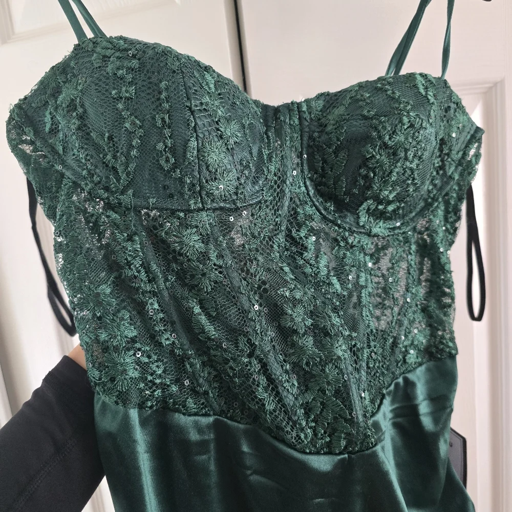 B DarlinJuniors' Sequined Lace Bustier Bodycon Dress Size 15 / 16 - Picture 3 of 8